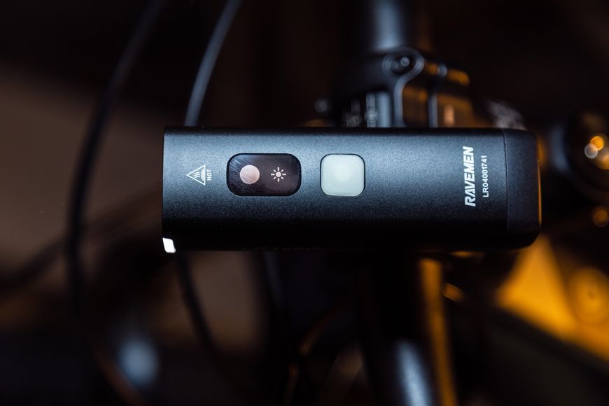 Велосипедна фара Ravemen LR1600 (1600 lm, 4000 mAh) бездротова кнопка, датчики освітленості та руху VLPR-6970232530627 фото