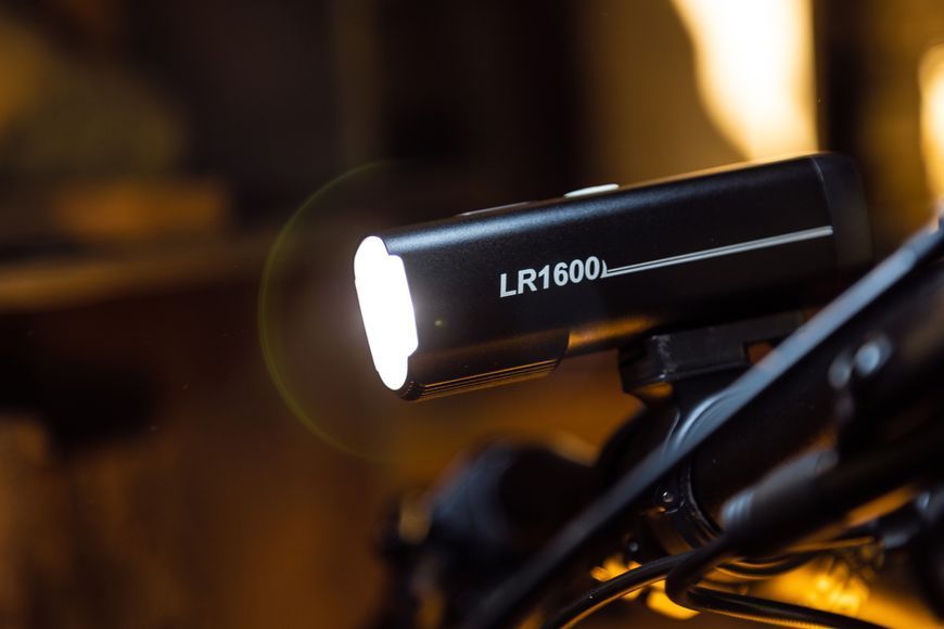 Велосипедна фара Ravemen LR1600 (1600 lm, 4000 mAh) бездротова кнопка, датчики освітленості та руху VLPR-6970232530627 фото