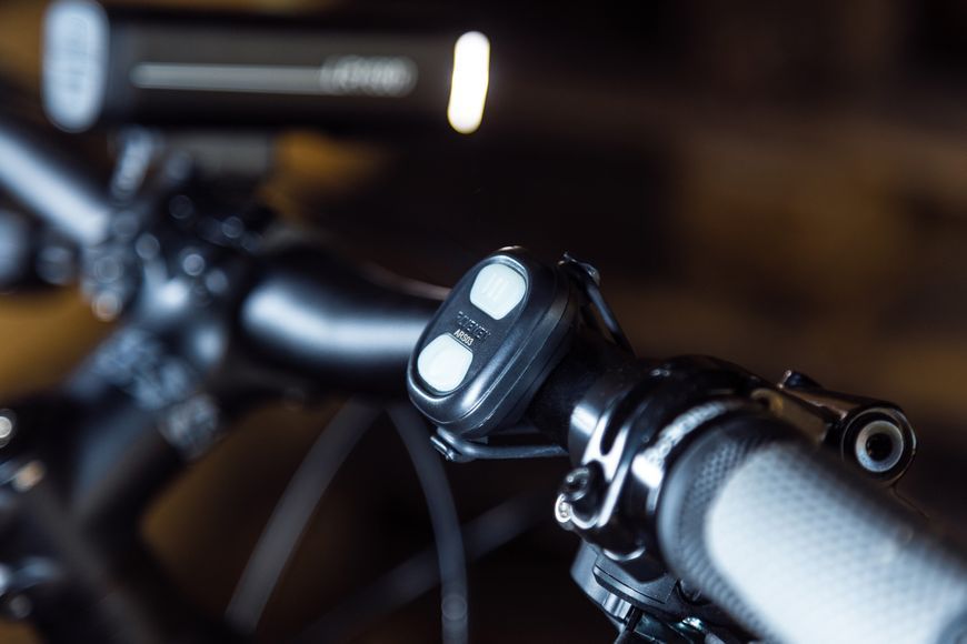 Велосипедна фара Ravemen LR1600 (1600 lm, 4000 mAh) бездротова кнопка, датчики освітленості та руху VLPR-6970232530627 фото
