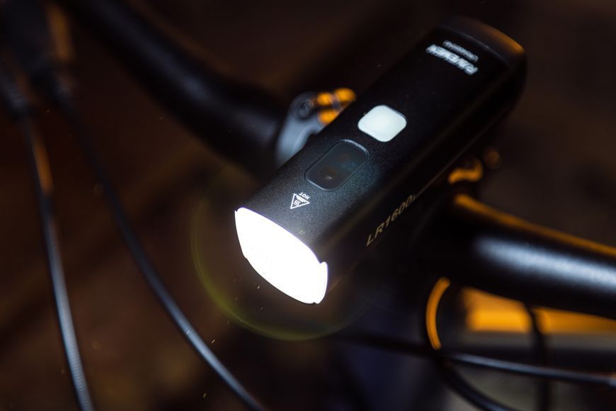 Велосипедна фара Ravemen LR1600 (1600 lm, 4000 mAh) бездротова кнопка, датчики освітленості та руху VLPR-6970232530627 фото