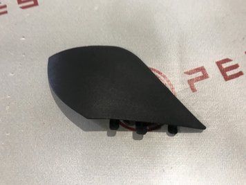 Заглушка буксировочного крюка (2015-2021) Tesla Model X 1057056-00-D фото