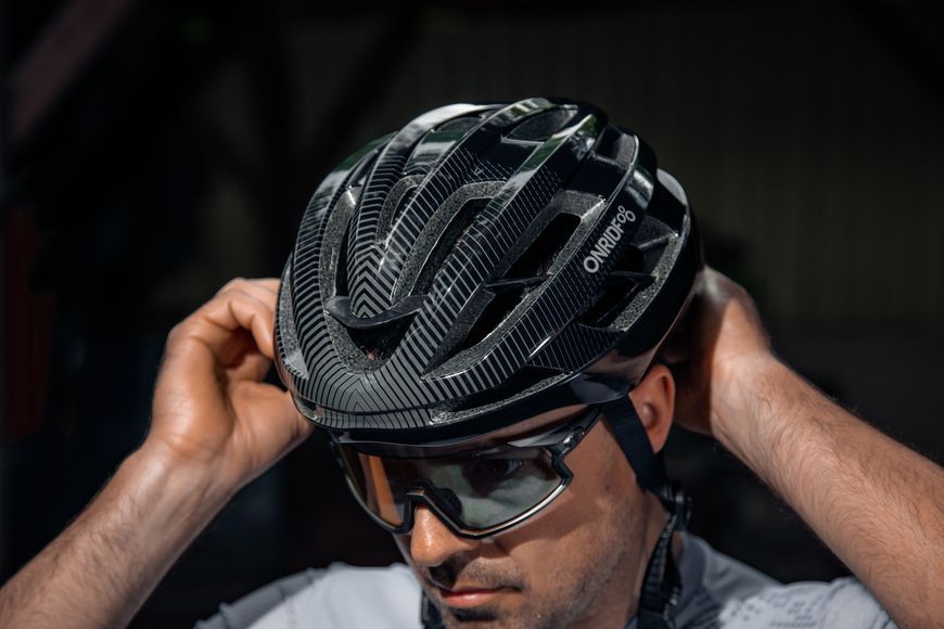 Шолом ONRIDE Pave глянцевий сіро-чорний M (55-58 см) магнітна застібка VLPR-6936116101283 фото